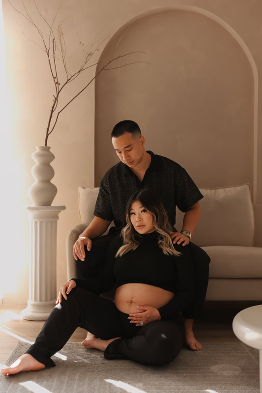 how to pose with my pregnant belly for photos